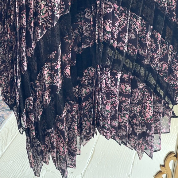 The Kooples NWT BLACK AND PINK PAISLEY PRINT PLEATED LONG DRESS W/ Lace Detail - Picture 3 of 9